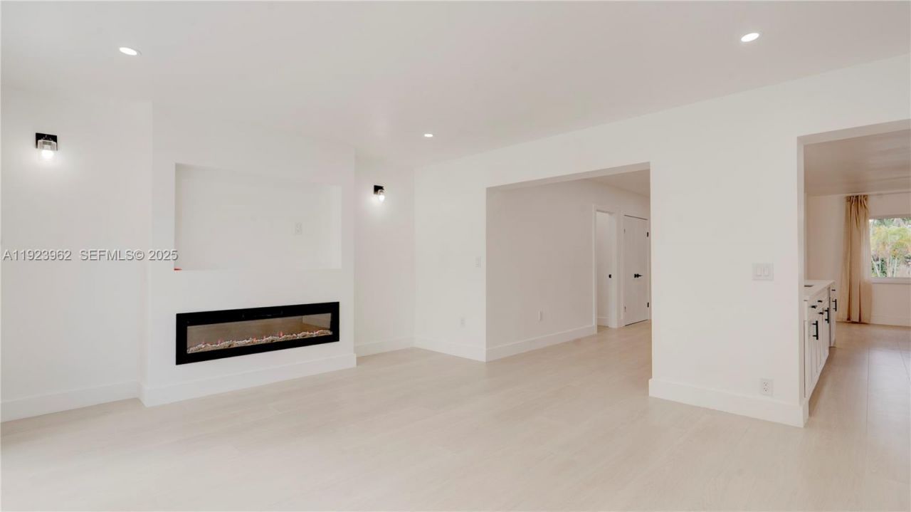 1230 NE 133rd St, North Miami, FL 33161 Photo