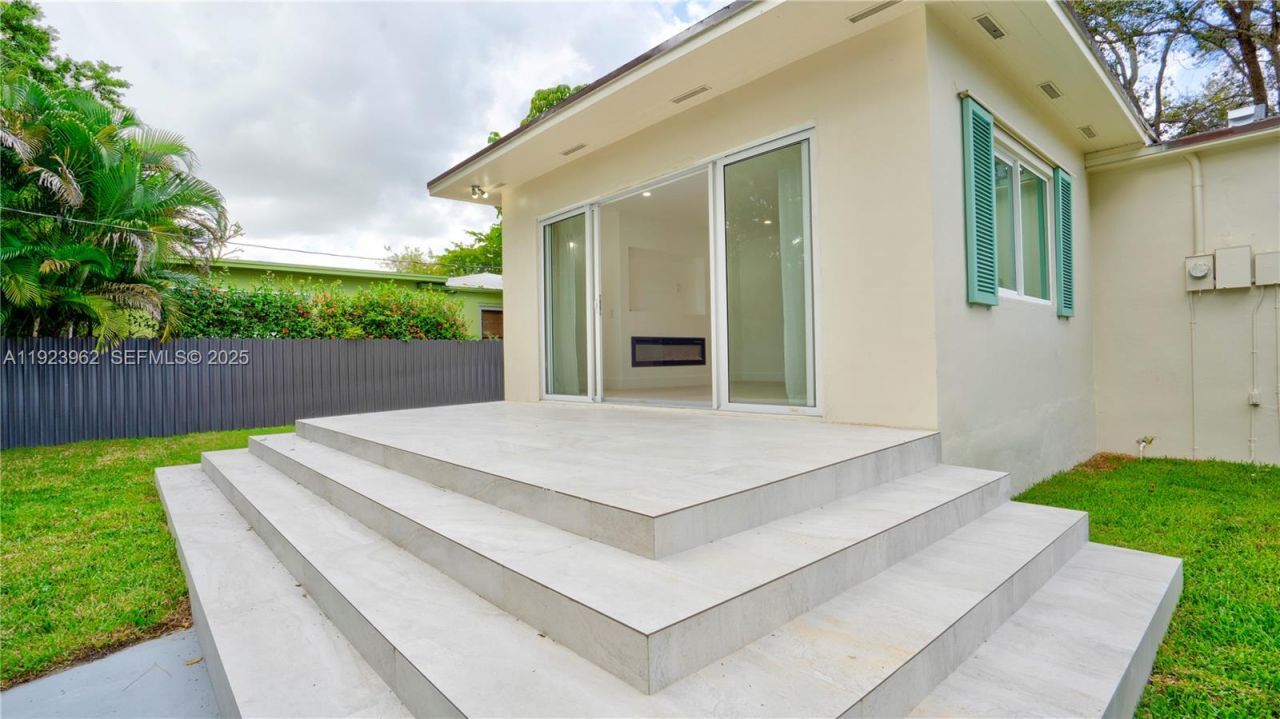 1230 NE 133rd St, North Miami, FL 33161 Photo