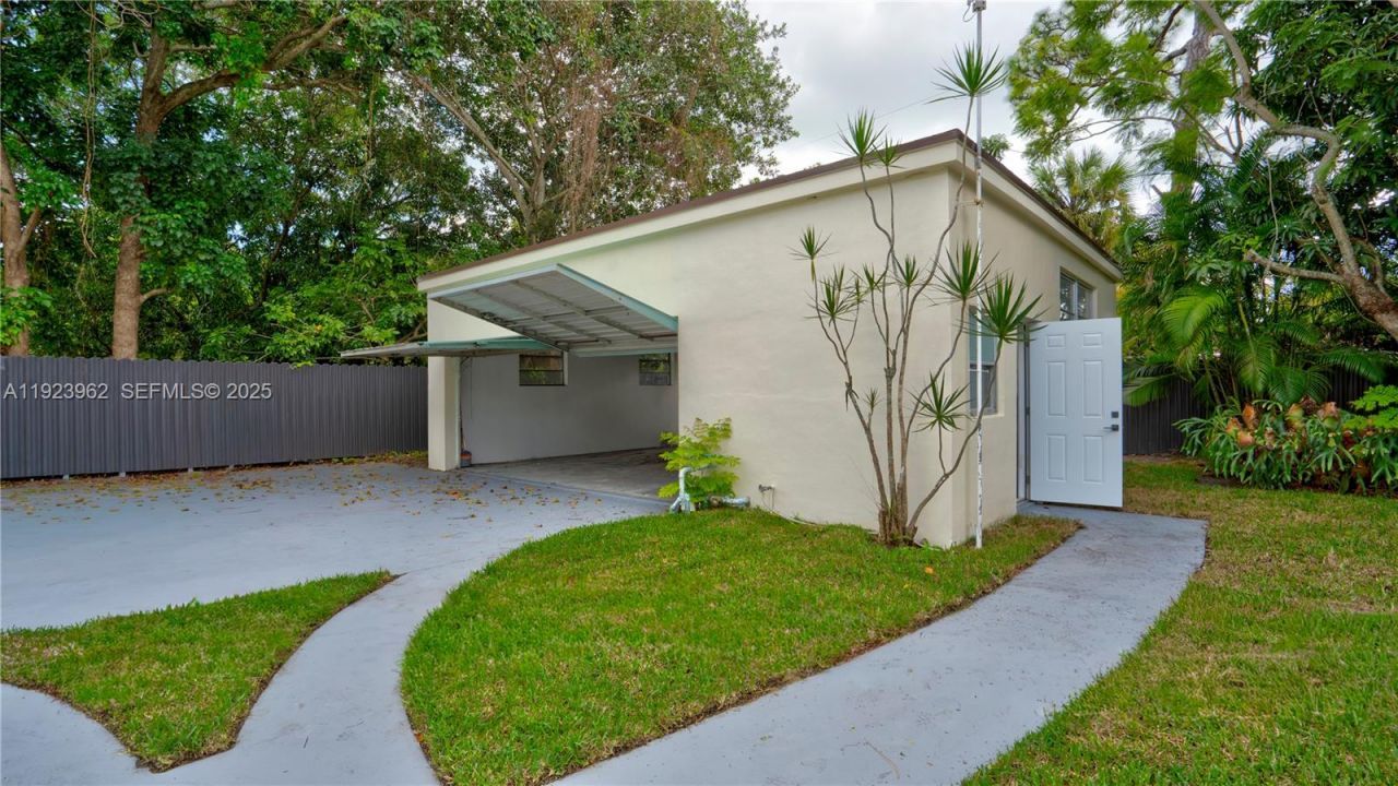 1230 NE 133rd St, North Miami, FL 33161 Photo