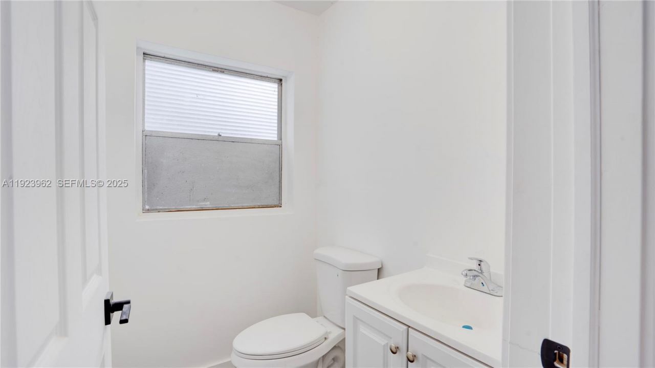 1230 NE 133rd St, North Miami, FL 33161 Photo