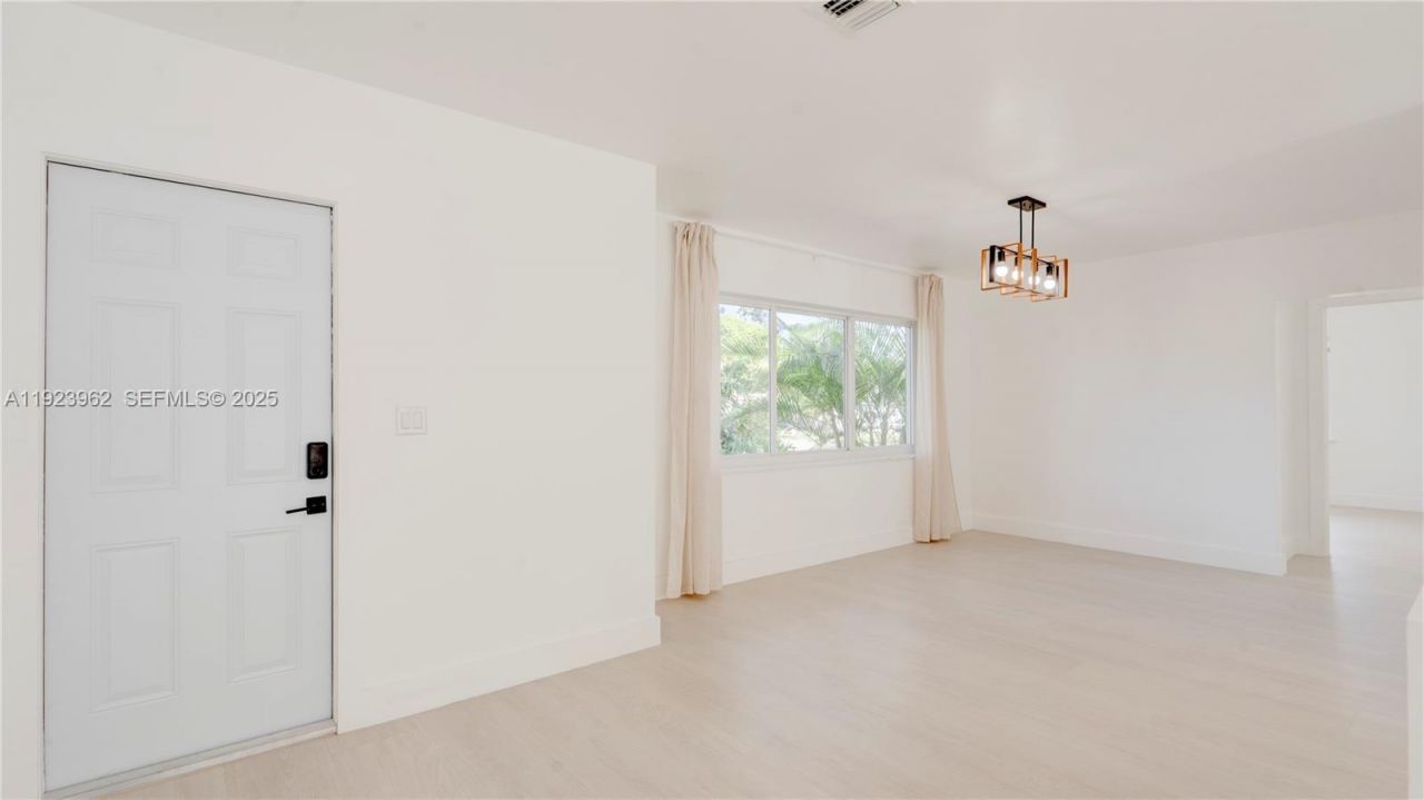 1230 NE 133rd St, North Miami, FL 33161 Photo