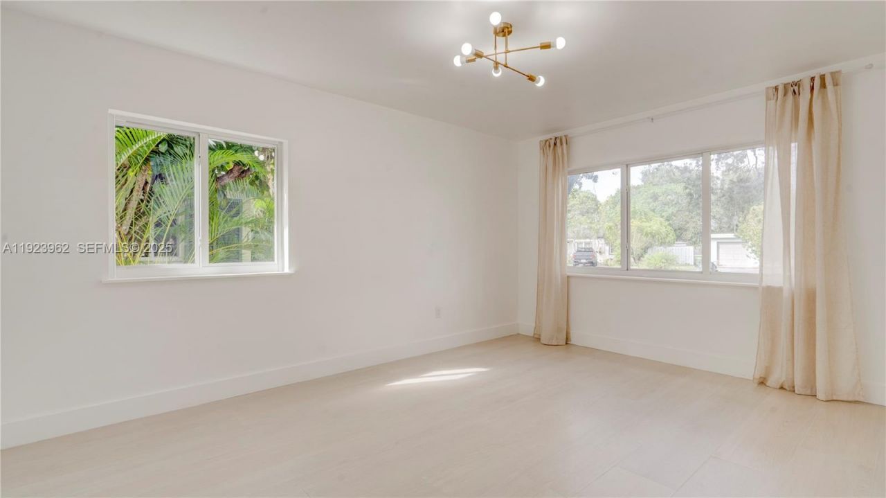 1230 NE 133rd St, North Miami, FL 33161 Photo