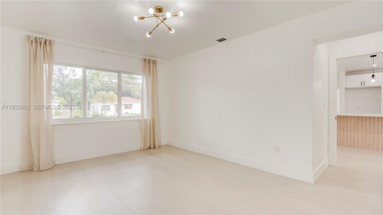 1230 NE 133rd St, North Miami, FL 33161 Photo