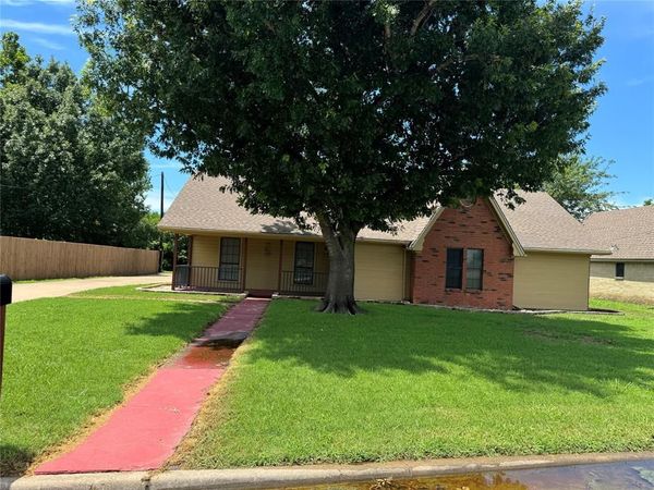 804 Crestline Drive , Mexia, TX 76667