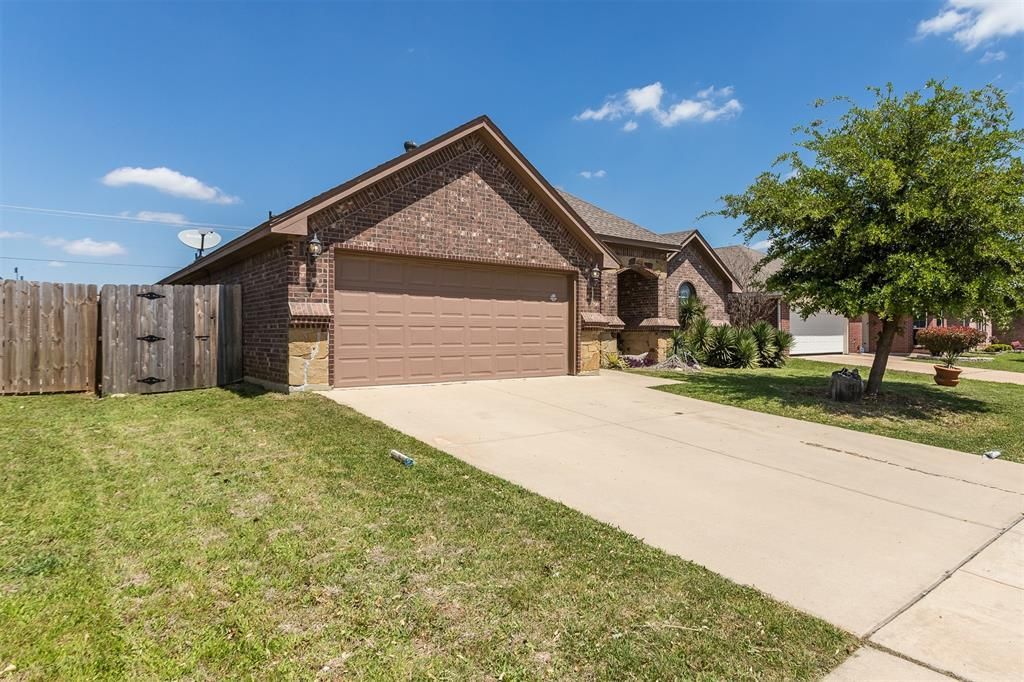 1120 Whispering Meadows, Crowley, TX 76036 Main Photo