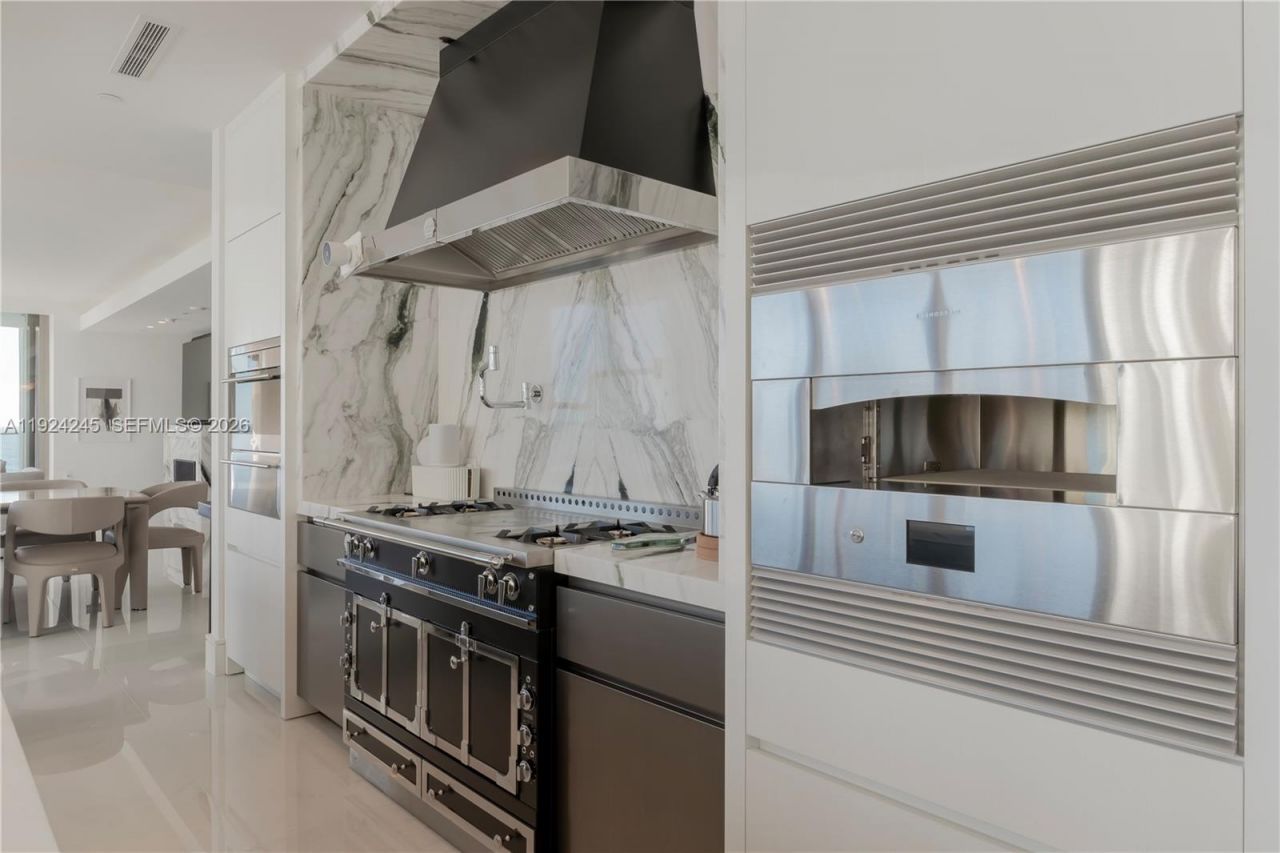 17975 Collins Ave, Unit 502, Sunny Isles Beach, FL 33160 Photo