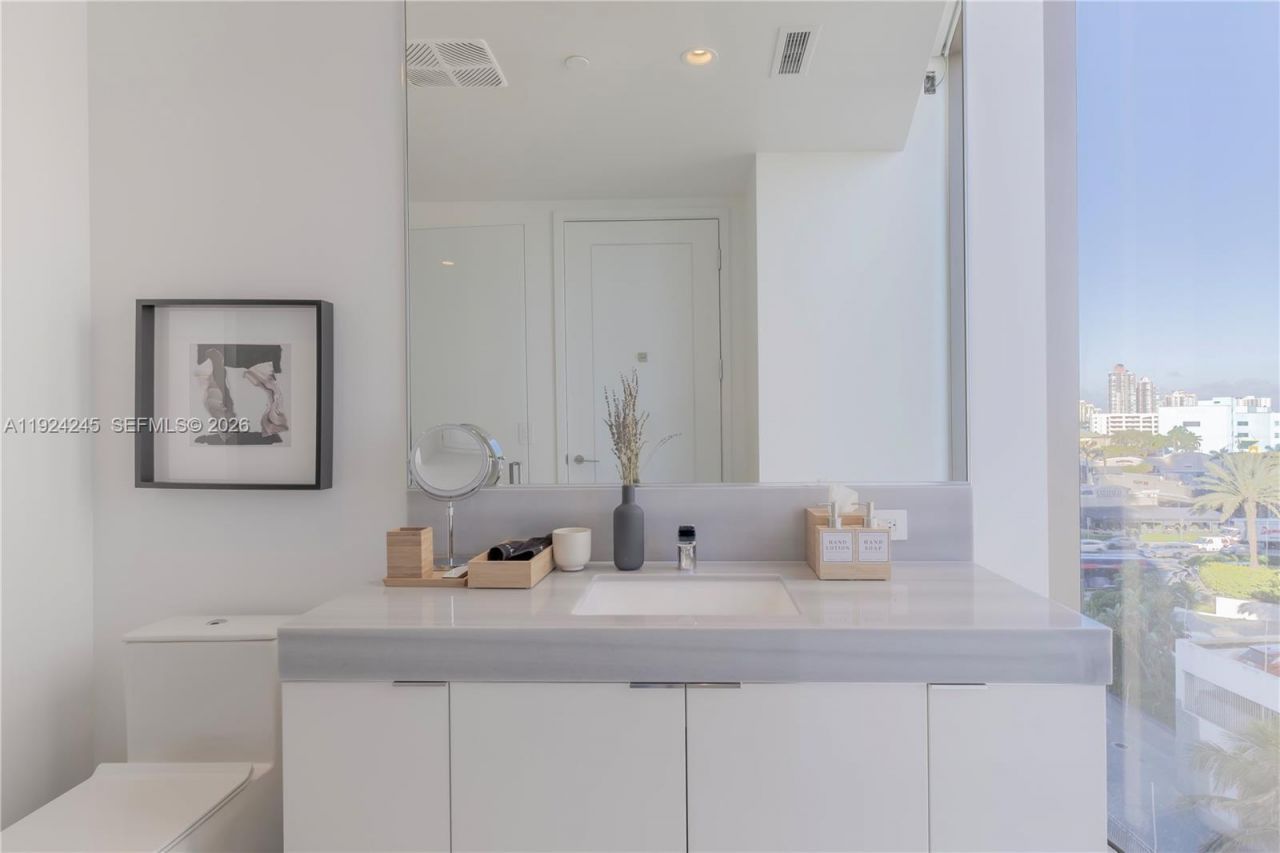 17975 Collins Ave, Unit 502, Sunny Isles Beach, FL 33160 Photo