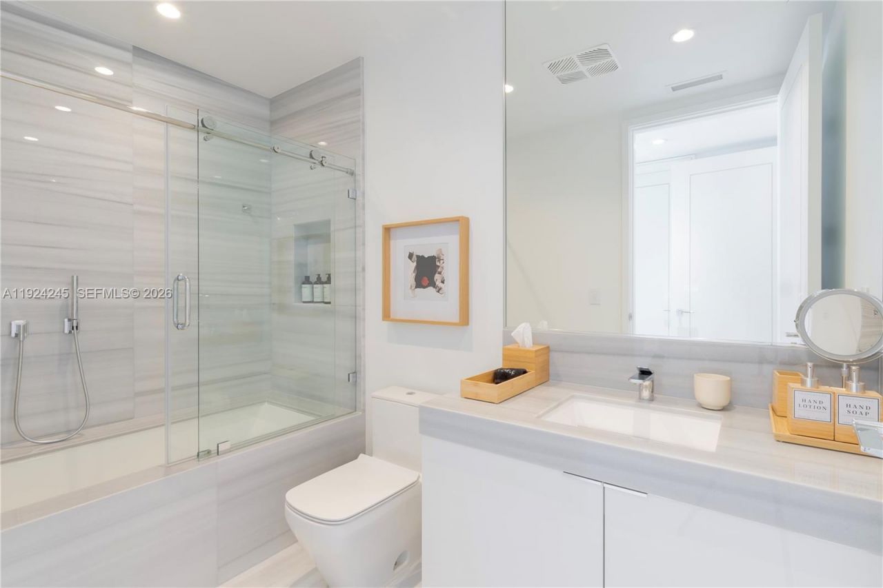 17975 Collins Ave, Unit 502, Sunny Isles Beach, FL 33160 Photo