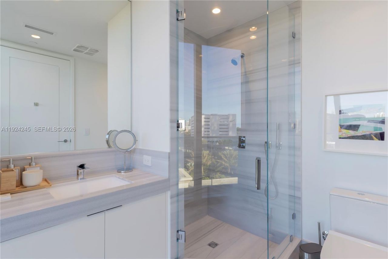 17975 Collins Ave, Unit 502, Sunny Isles Beach, FL 33160 Photo