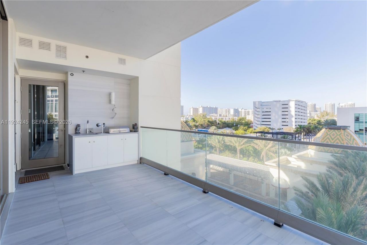 17975 Collins Ave, Unit 502, Sunny Isles Beach, FL 33160 Photo