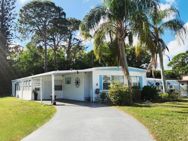 12 La Mesa, Port Saint Lucie, FL 34952