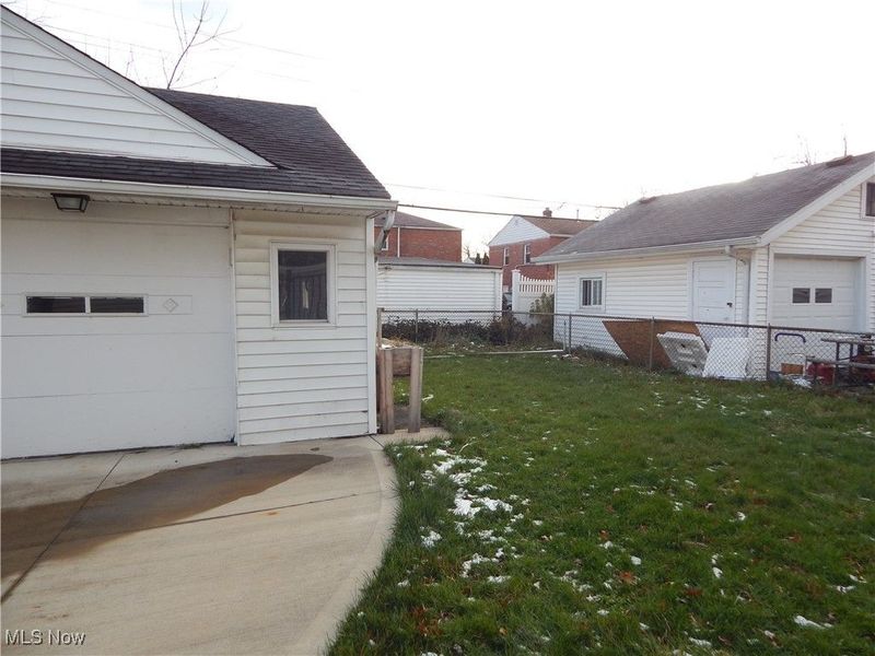 20330 S Lake Shore Boulevard, Euclid, OH 44123 Photo 6