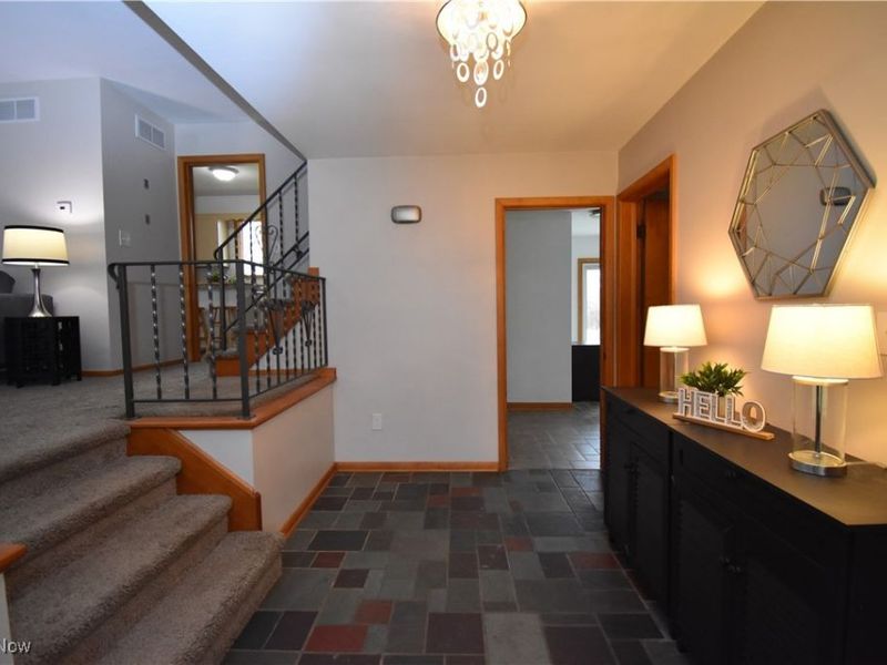 7085 Sunnydell Drive, Brookfield, OH 44403 Photo 10