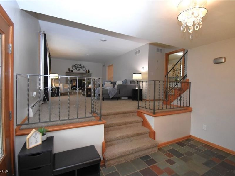 7085 Sunnydell Drive, Brookfield, OH 44403 Photo 12