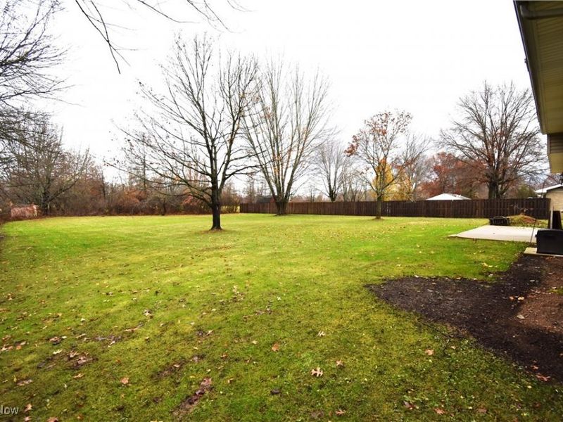 7085 Sunnydell Drive, Brookfield, OH 44403 Photo 4