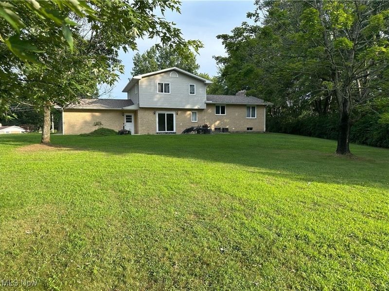 7085 Sunnydell Drive, Brookfield, OH 44403 Photo 5