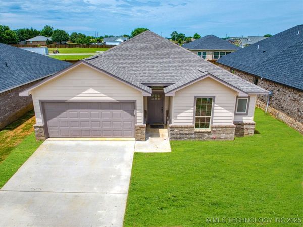 1193 Wild Indigo Circle , Calera, OK 74730
