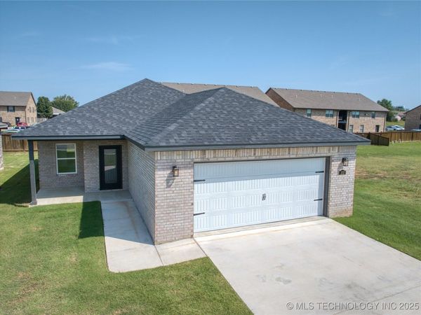 212 Cottonwood Street , Calera, OK 74730