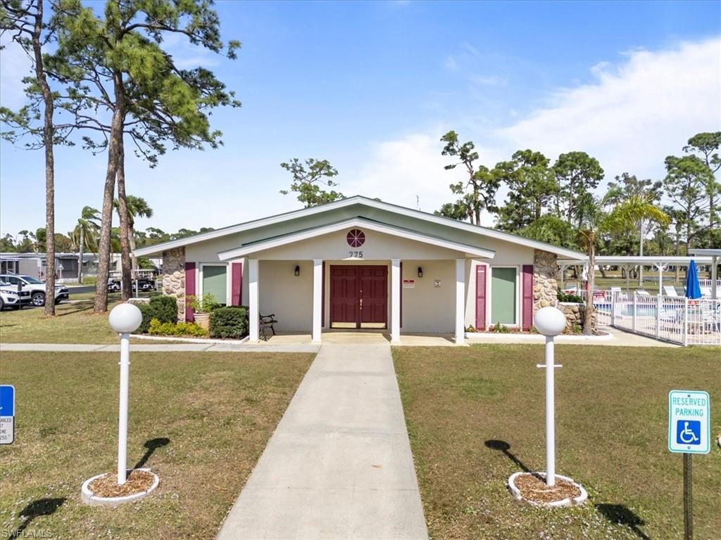 952 Days Ln, North Fort Myers, FL 33917 Photo