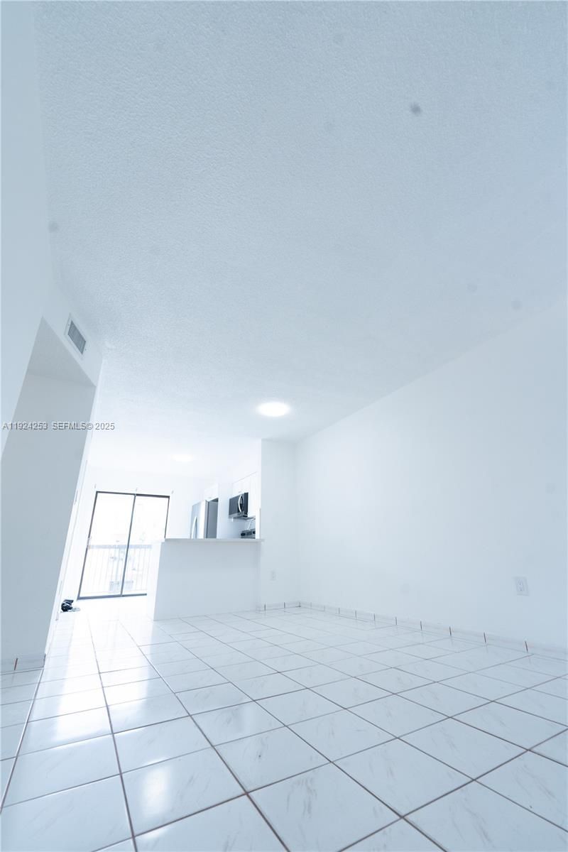 5300 W 21st Ct, Unit 311, Hialeah, FL 33016 Photo