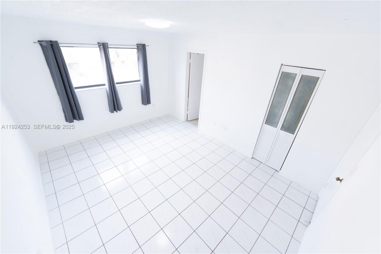 5300 W 21st Ct, Unit 311, Hialeah, FL 33016 Photo