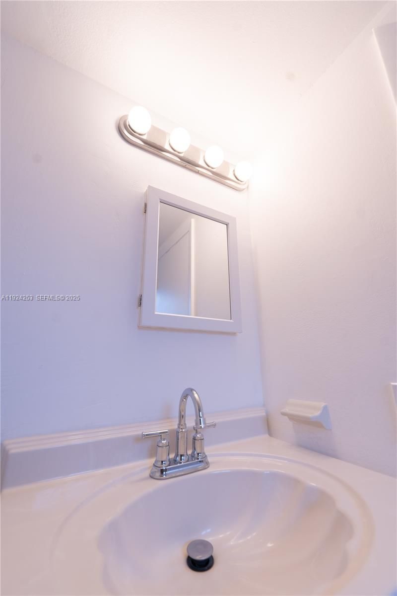 5300 W 21st Ct, Unit 311, Hialeah, FL 33016 Photo