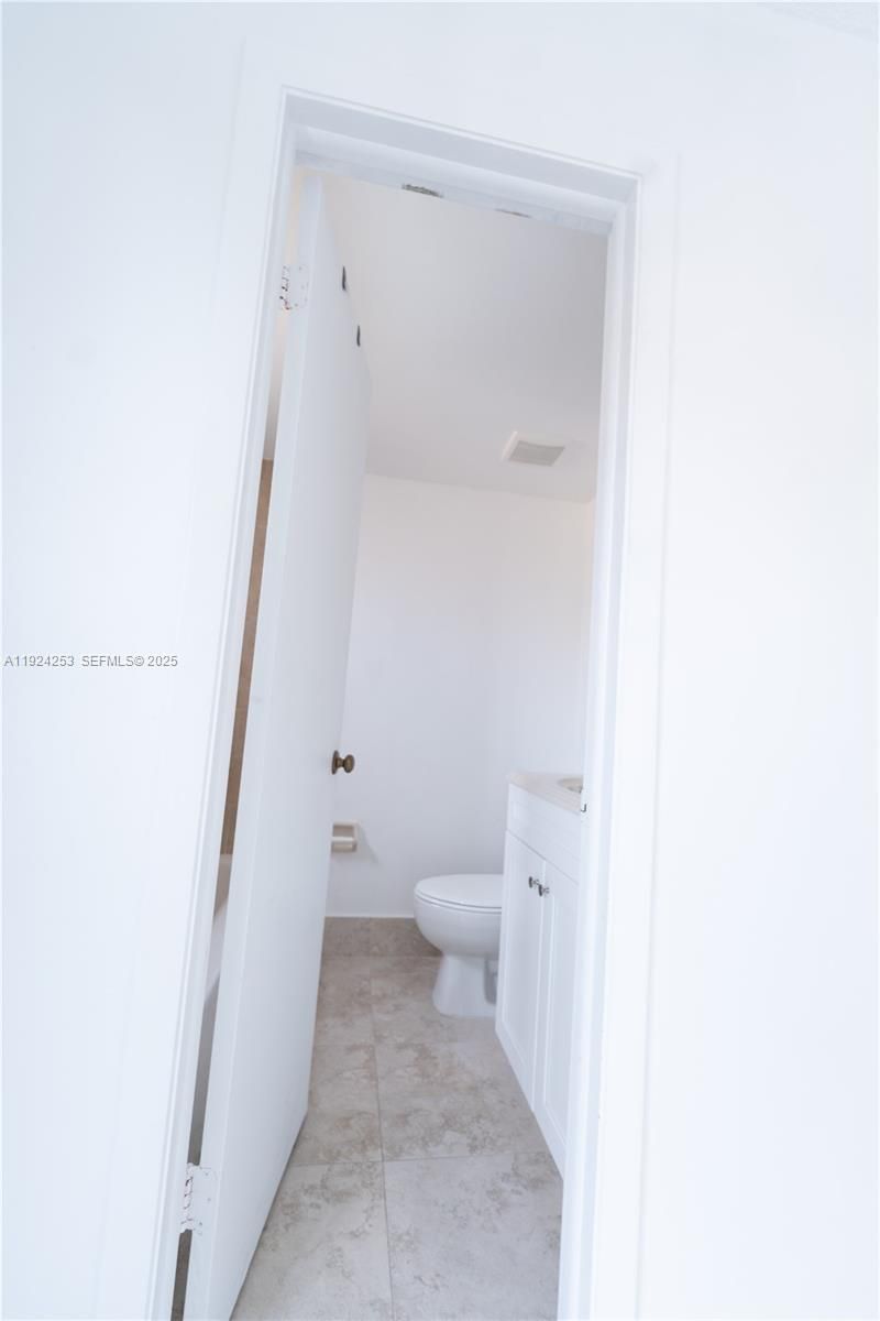 5300 W 21st Ct, Unit 311, Hialeah, FL 33016 Photo