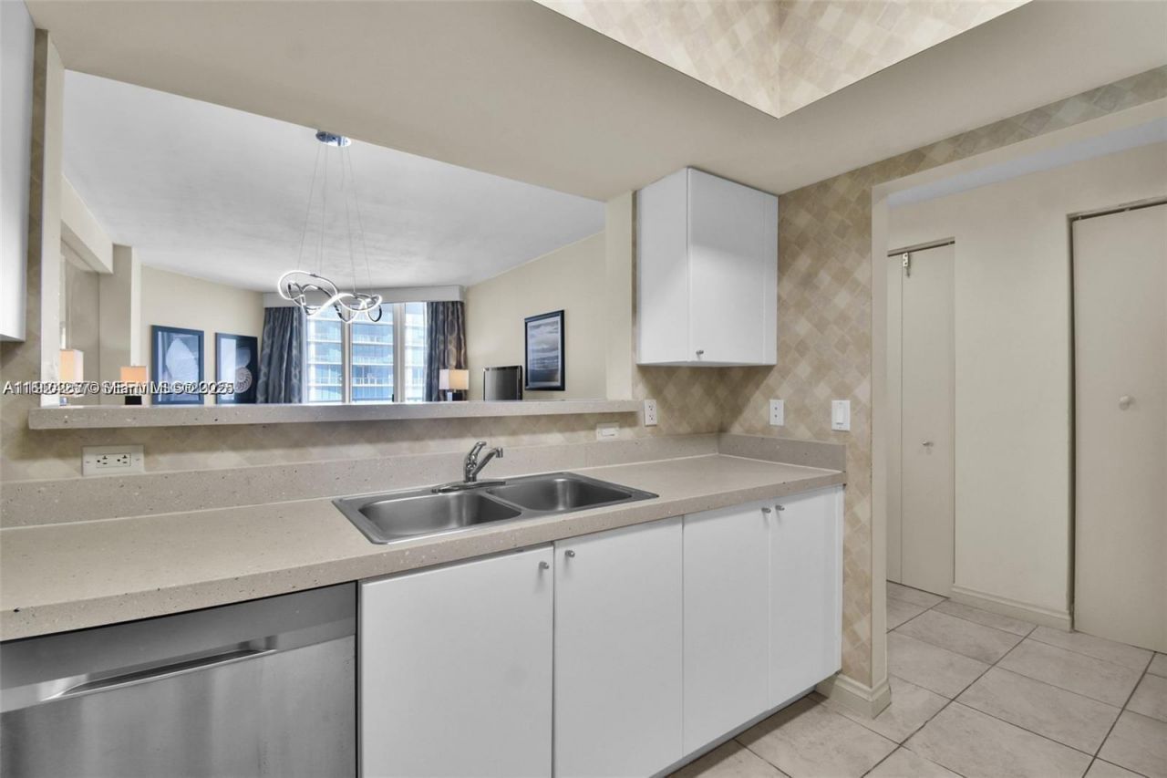 17375 Collins Ave, Unit 2706, Sunny Isles Beach, FL 33160 Photo