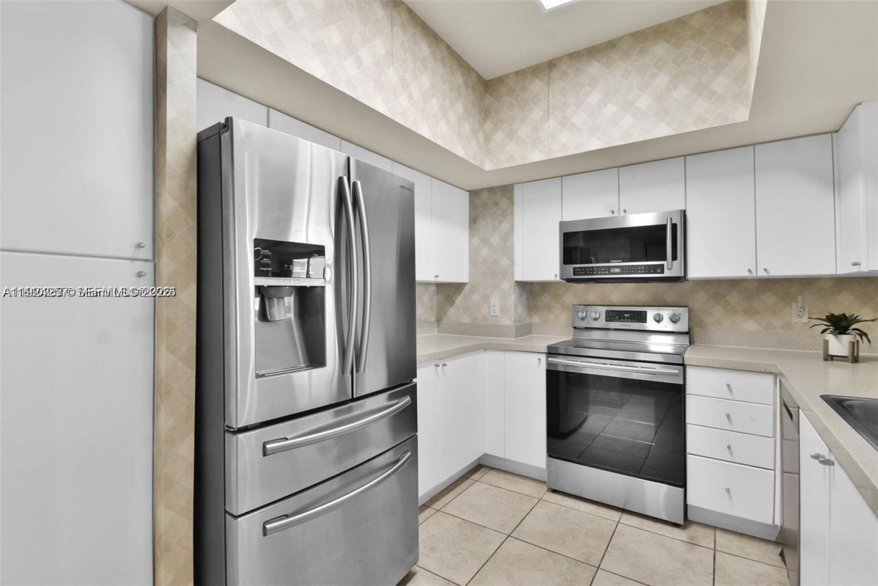 17375 Collins Ave, Unit 2706, Sunny Isles Beach, FL 33160 Photo