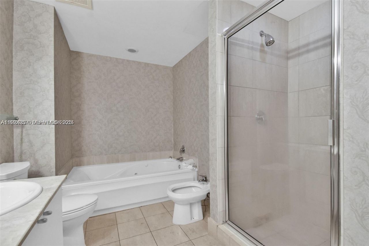 17375 Collins Ave, Unit 2706, Sunny Isles Beach, FL 33160 Photo