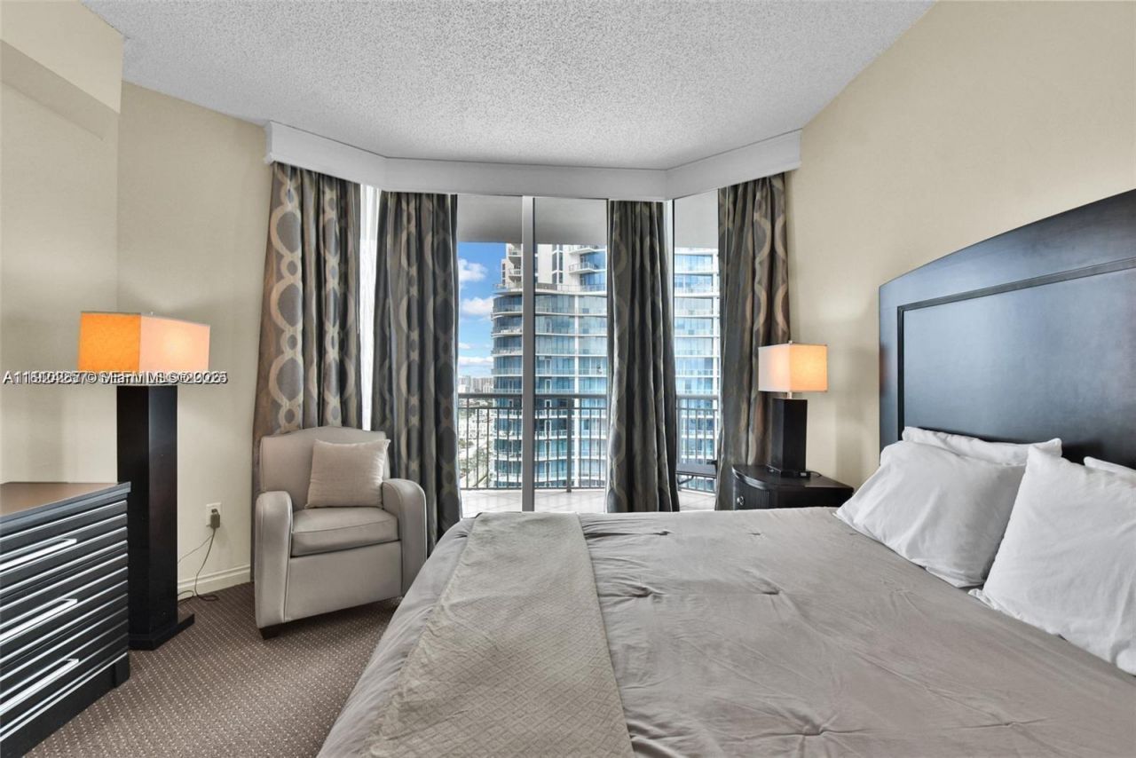 17375 Collins Ave, Unit 2706, Sunny Isles Beach, FL 33160 Photo