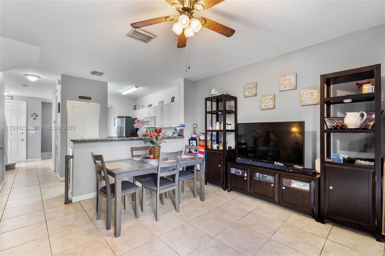 230 SE 29th Ave, Unit 12, Homestead, FL 33033 Photo