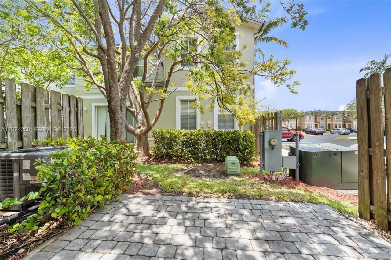 230 SE 29th Ave, Unit 12, Homestead, FL 33033 Photo