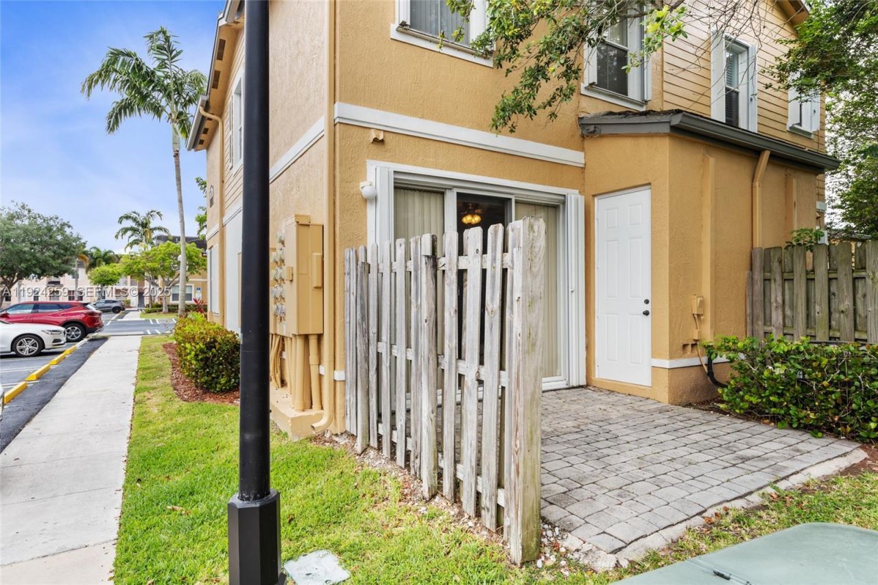 230 SE 29th Ave, Unit 12, Homestead, FL 33033 Photo