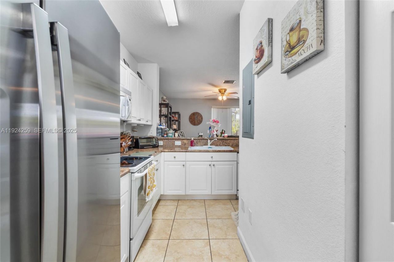 230 SE 29th Ave, Unit 12, Homestead, FL 33033 Photo