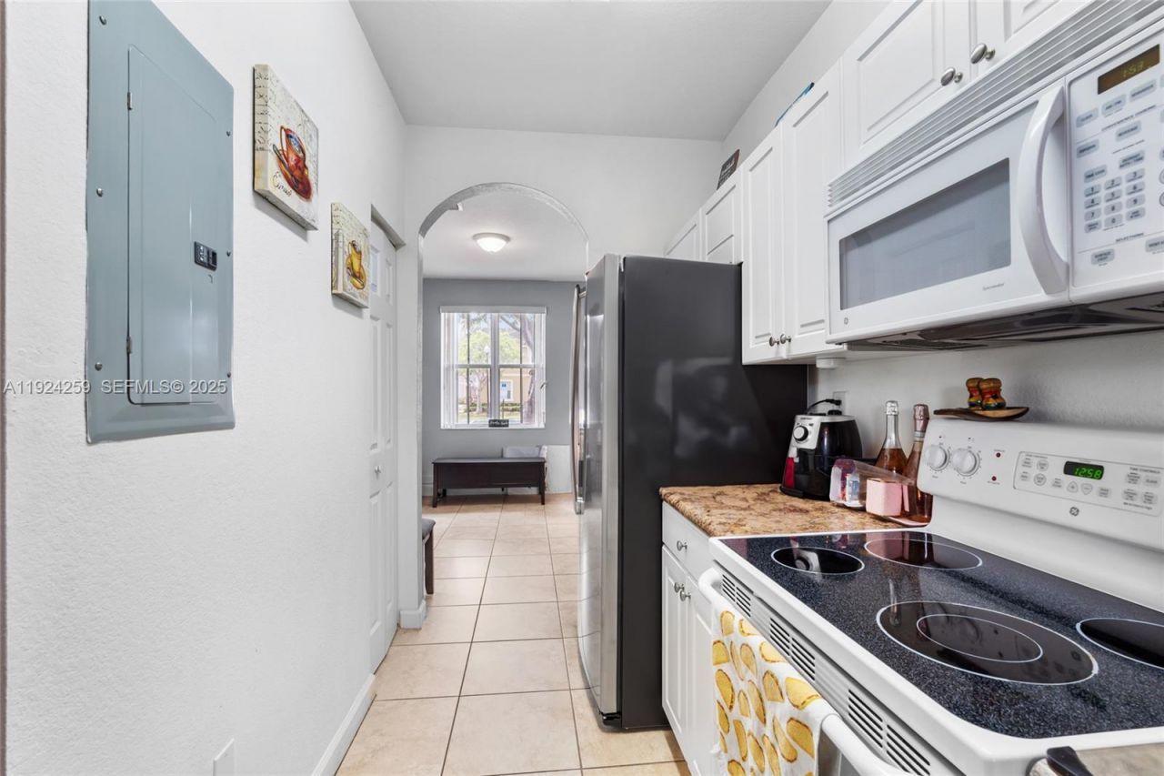 230 SE 29th Ave, Unit 12, Homestead, FL 33033 Photo