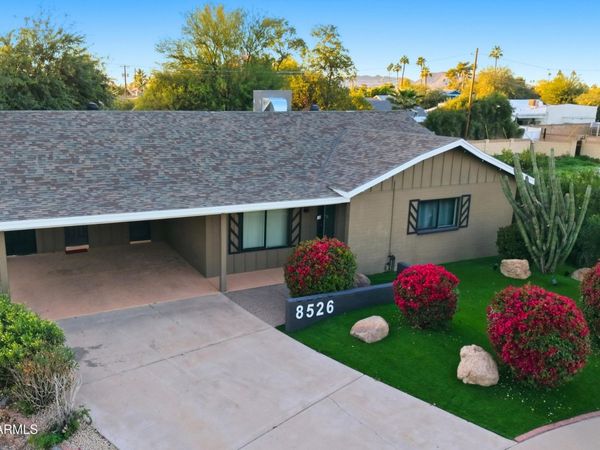 8526 E WHITTON Avenue, Scottsdale, AZ 85251