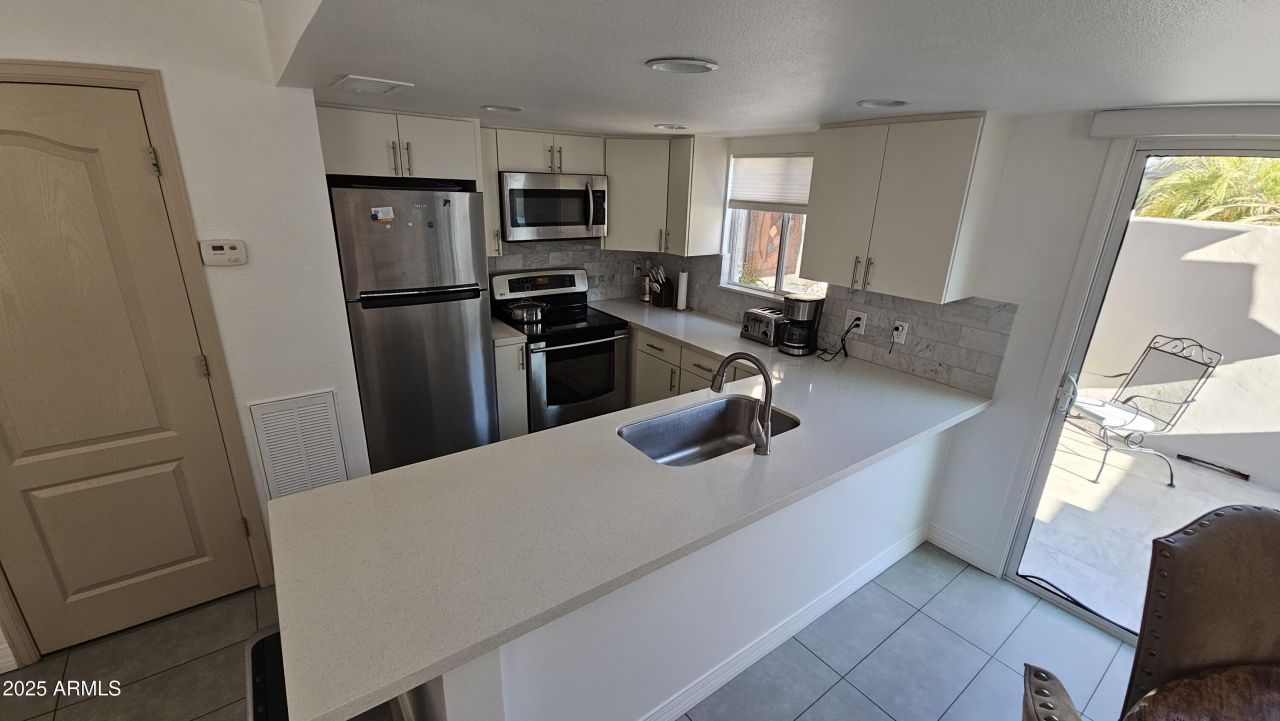 239 E Betty Elyse Lane, Phoenix, AZ 85022 Main Photo