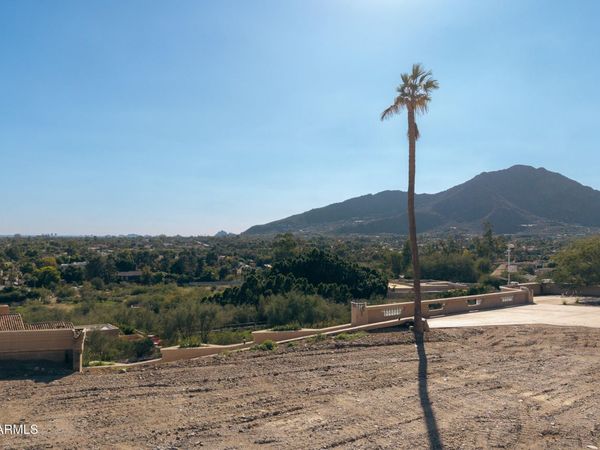 6418 E JOSHUA TREE Lane, Unit 2, Paradise Valley, AZ 85253