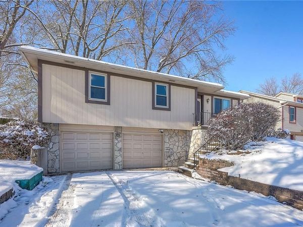 706 S 9th Street, Edwardsville, KS 66111