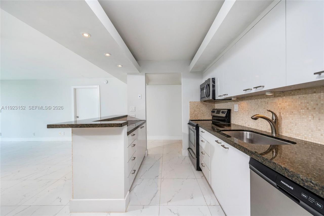 3411 Indian Creek Dr, Unit 402, Miami Beach, FL 33140 Photo