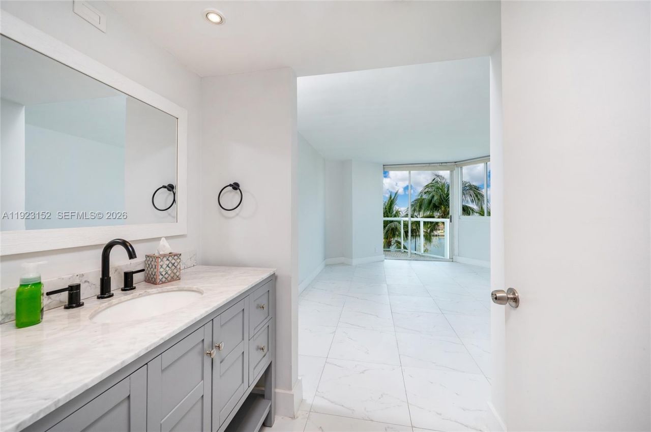 3411 Indian Creek Dr, Unit 402, Miami Beach, FL 33140 Photo
