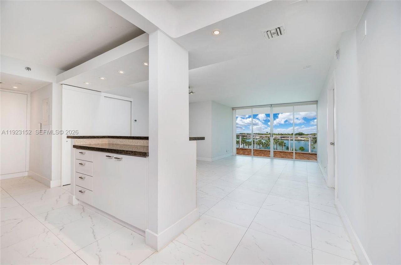 3411 Indian Creek Dr, Unit 402, Miami Beach, FL 33140 Photo