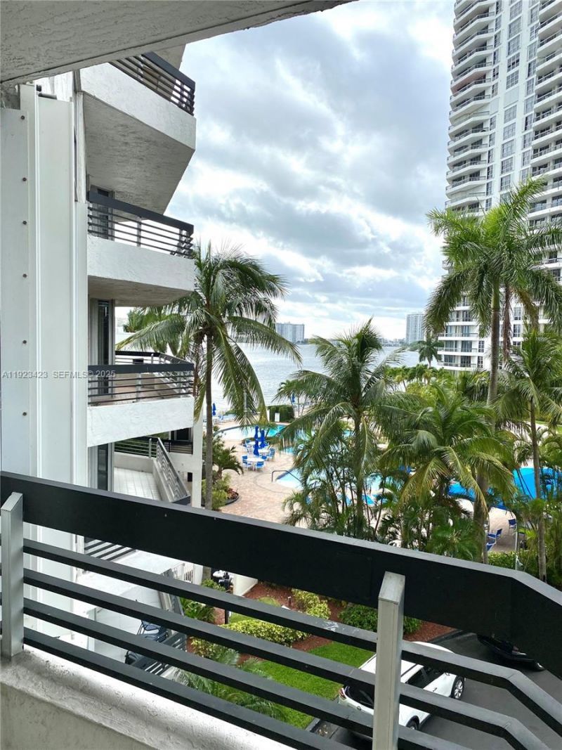 19195 NE 36th Ct, Unit 402, Aventura, FL 33180 Photo