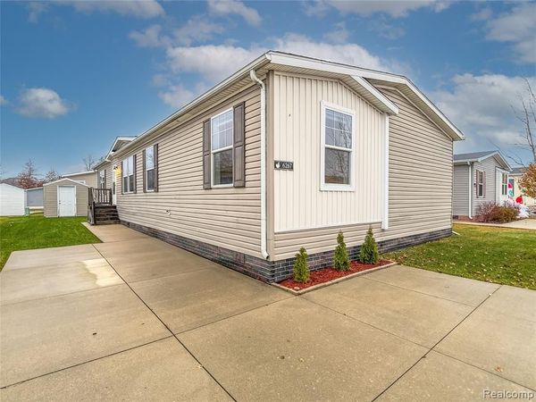 6267 Imperial Dr., Tyrone Twp, MI 48430