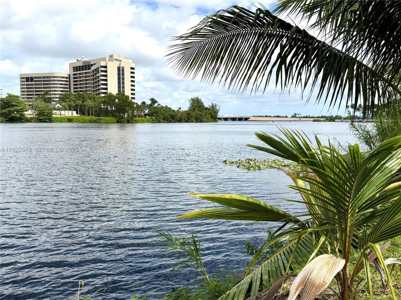 5201 NW 7th St, Unit 212, Miami, FL 33126 Photo