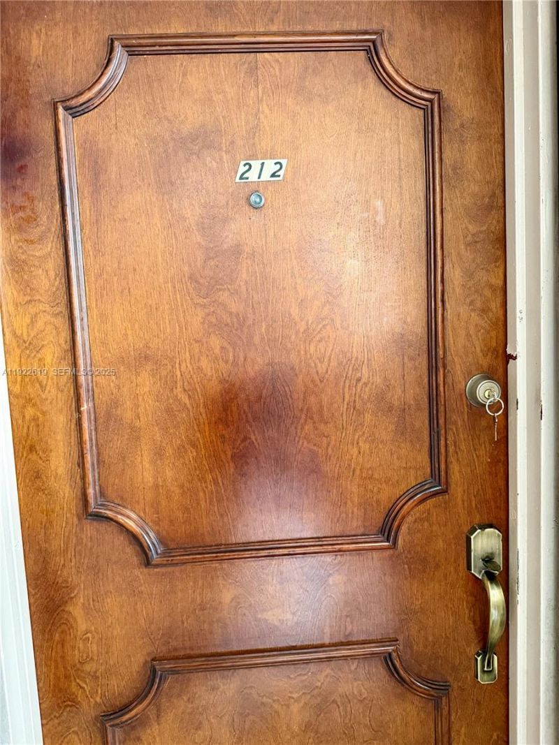 5201 NW 7th St, Unit 212, Miami, FL 33126 Photo