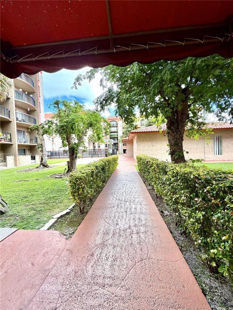 5201 NW 7th St, Unit 212, Miami, FL 33126 Photo
