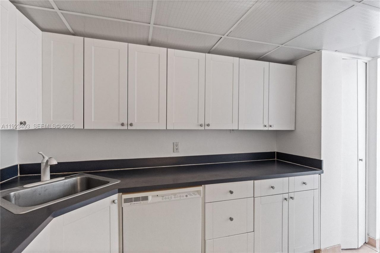 800 West Ave, Unit 722, Miami Beach, FL 33139 Photo