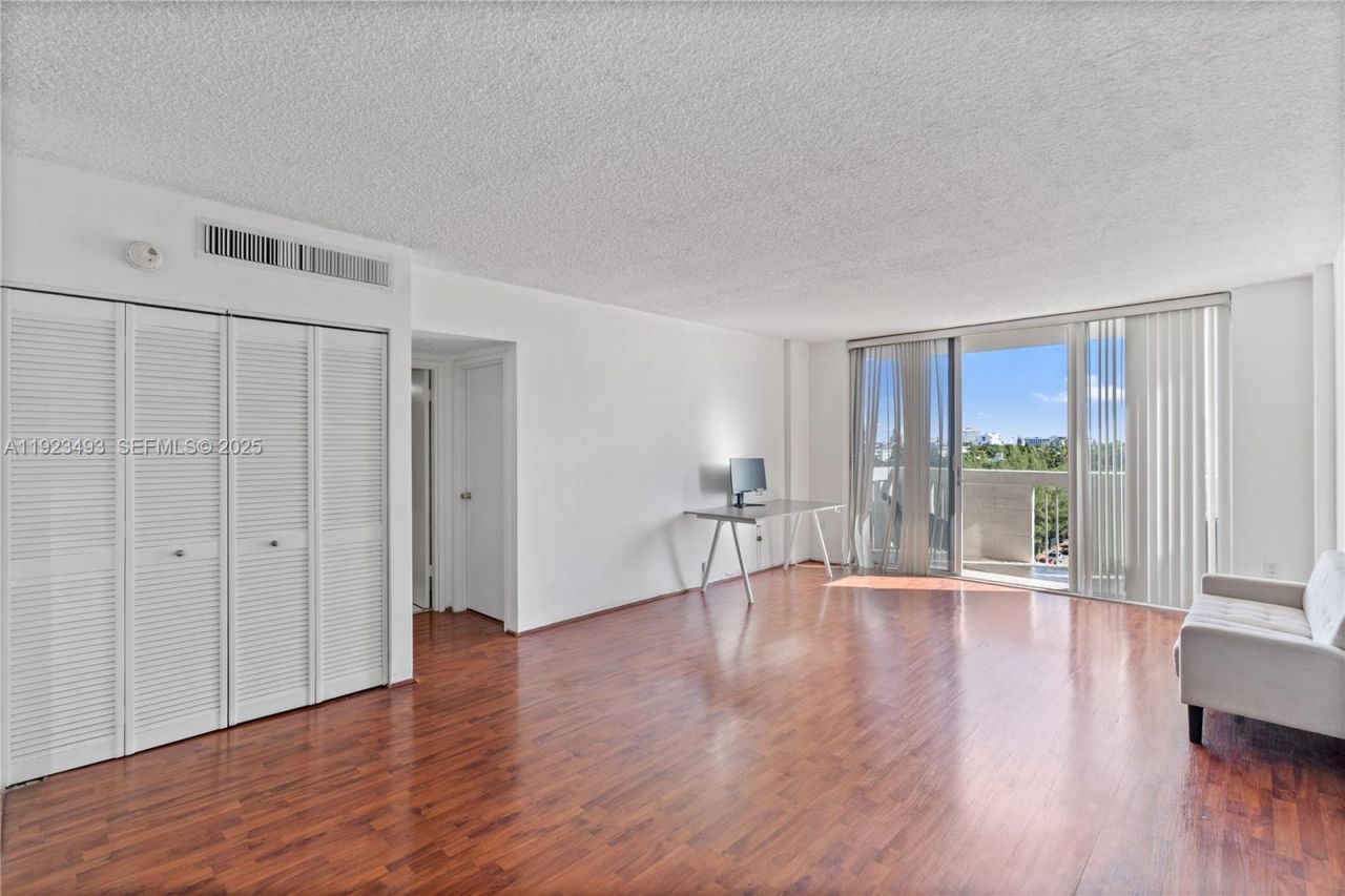 800 West Ave, Unit 722, Miami Beach, FL 33139 Photo